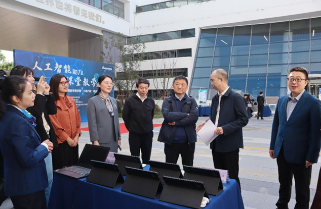 数智驱动课堂转型 协同共启教育未来——苏州工业园区“人工智能助力课堂教学变革”易加智慧课堂教学展示暨“三地六区”联合教学研讨活动成功举办